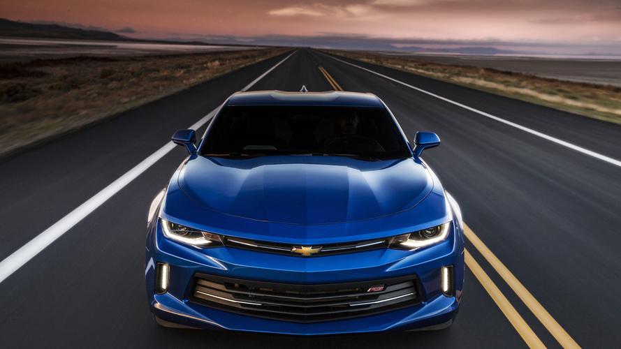 2015款雪佛兰科迈罗汽车桌面壁纸