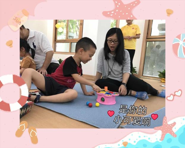 妈妈和儿子一起玩玩具