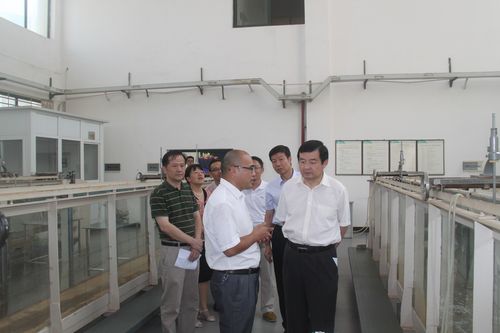 校党委书记胡永新教师节看望慰问我院教师代表李火坤