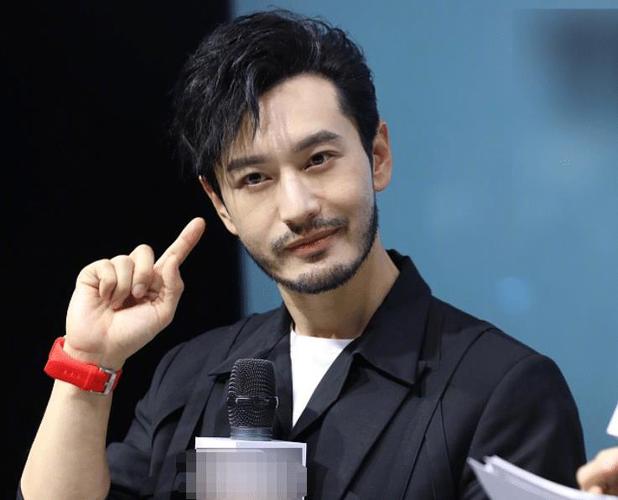 原创黄晓明帅气出席活动,高清生图曝光,留着胡子魅力提升了不少