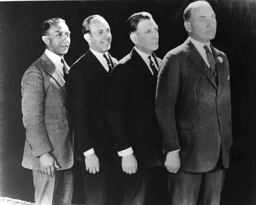 华纳四兄弟,联手打造娱乐帝国|解密