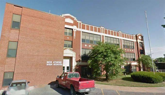 伊州南部地区的高中new athens high school,已改为全部远程上课