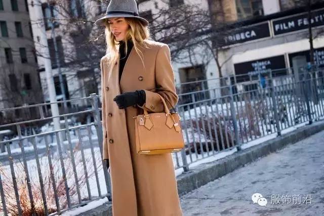 甜而不腻,俏皮又不失韵味的驼色大衣,就这么穿!