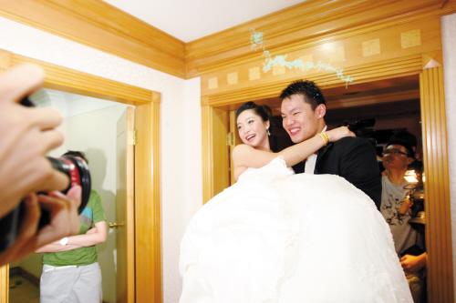 图文-朱芳雨在东莞举行婚礼抱得美人归