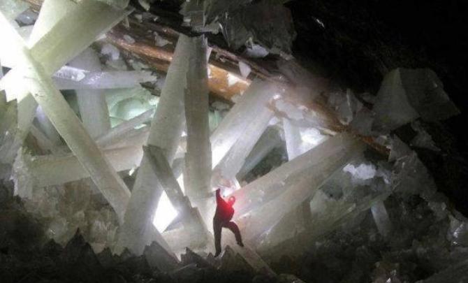 超人诞生之地:探秘奈卡巨型水晶洞