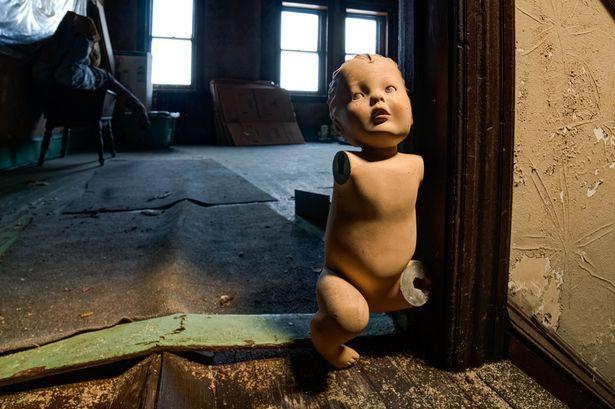 美神秘蜡像馆惊现恐怖人体模型