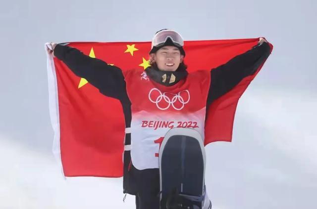 太原体育史上的第一枚冬奥会奖牌17岁小将苏翊鸣摘得银牌创造历史