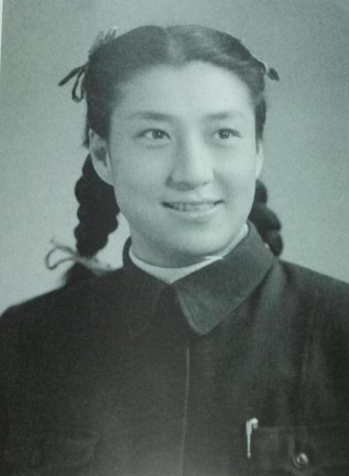 转载京剧表演艺术家李慧芳老师的珍贵像片作者liujunqiang165的