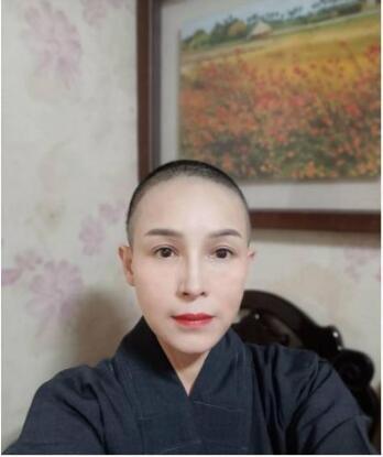 50岁知名女星出家为尼:爱上有妇之夫,21岁未婚生子却被抛弃