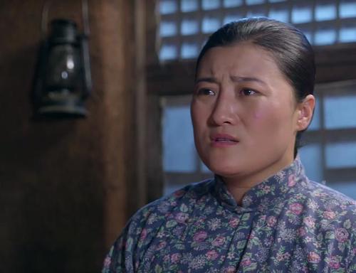 葛珊珊在《小五当官》中饰演的是王小五的妻子田大红,典型的泼妇,跟
