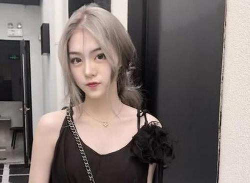 王乐乐前女友杨清柠遇上李嘉慧谁更美?网友:一个网红一个名媛!