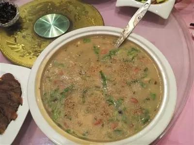 邯郸@qqwilim  : 河北邯郸的豆沫儿,配上油条.有滋有味.