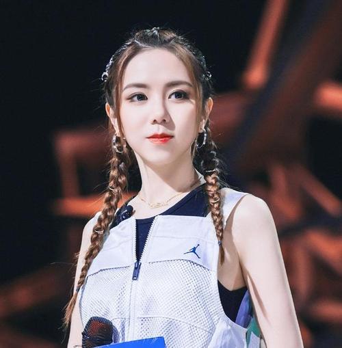 演唱会破音跑调,害怕恐高被要求蹦极,邓紫棋暖心开导