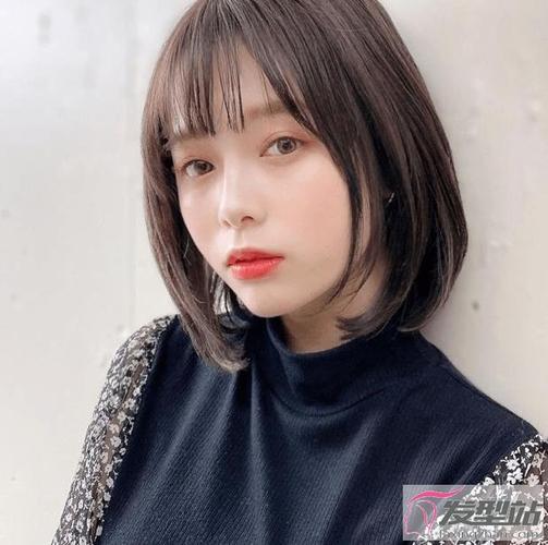 那么学生头发型可以试试看,不挑脸型又好驾驭的短发发型,非常值得入手
