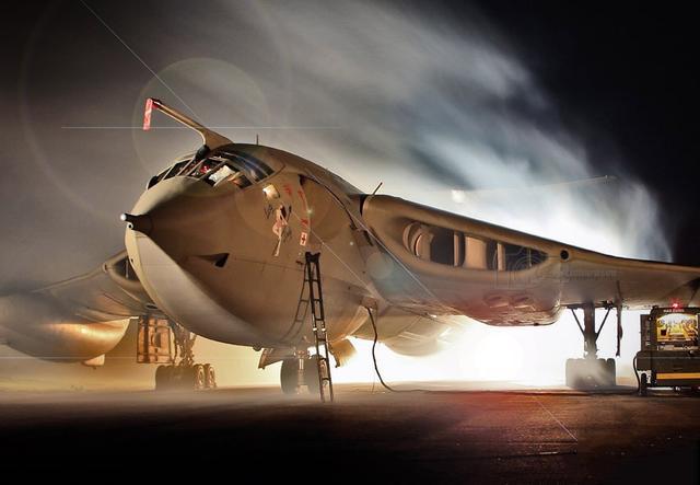 亚音速中程战略轰略机,1947年由汉德利·佩季公司(handley page)根据