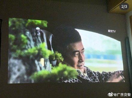 高明远,你怎么分心驾驶呢