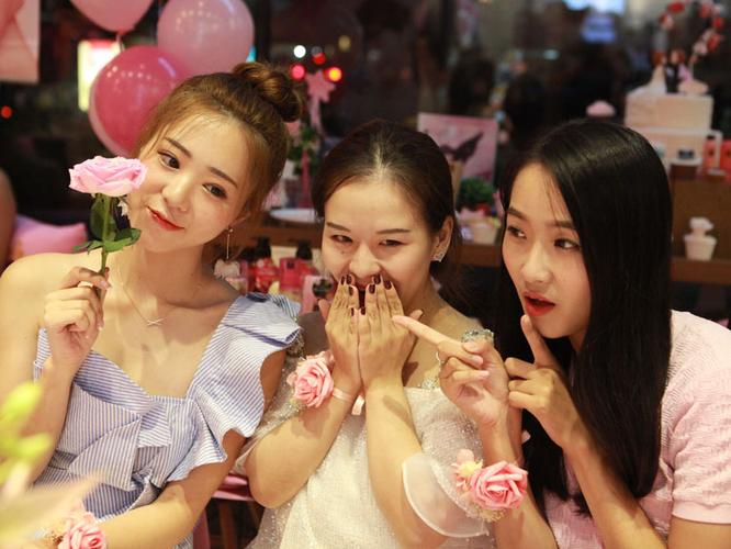 校园个性创意毕业照写真照情侣闺蜜照艺术照跟拍摄影集体合影