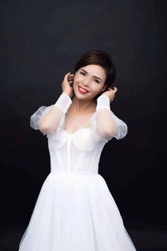 天籁天,网络著名歌手,曾获文化部2009网络音乐年度总排行网坛明星奖.