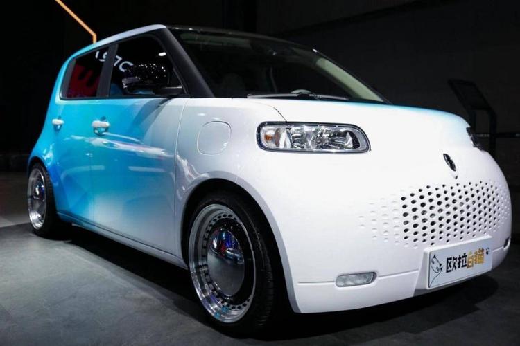 比亚迪旗下全新电动车海豚正式亮相到底是动了谁的蛋糕