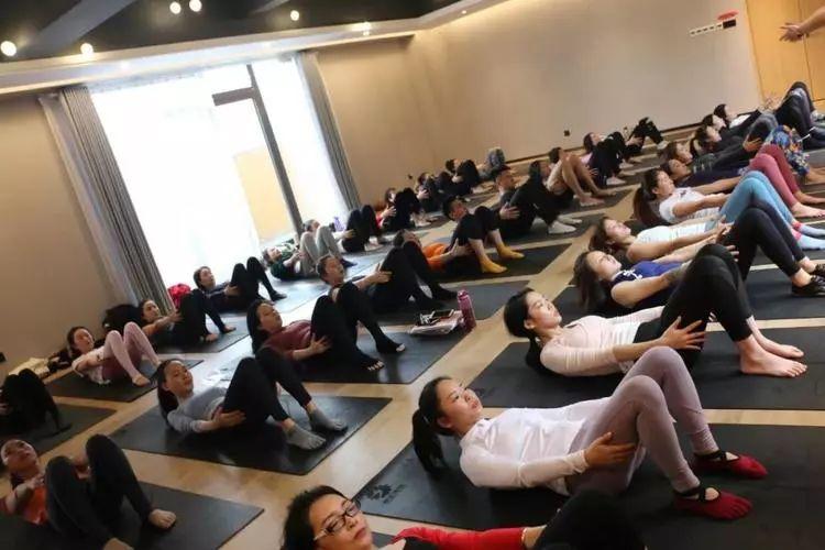 19块9抢原价300元瑜伽团课2节4种瑜伽课程可选