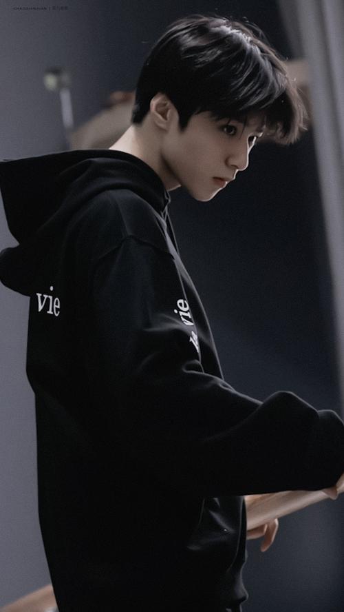 壁纸刘耀文|愿你长成厉害的大人和永远万事胜意的少年.