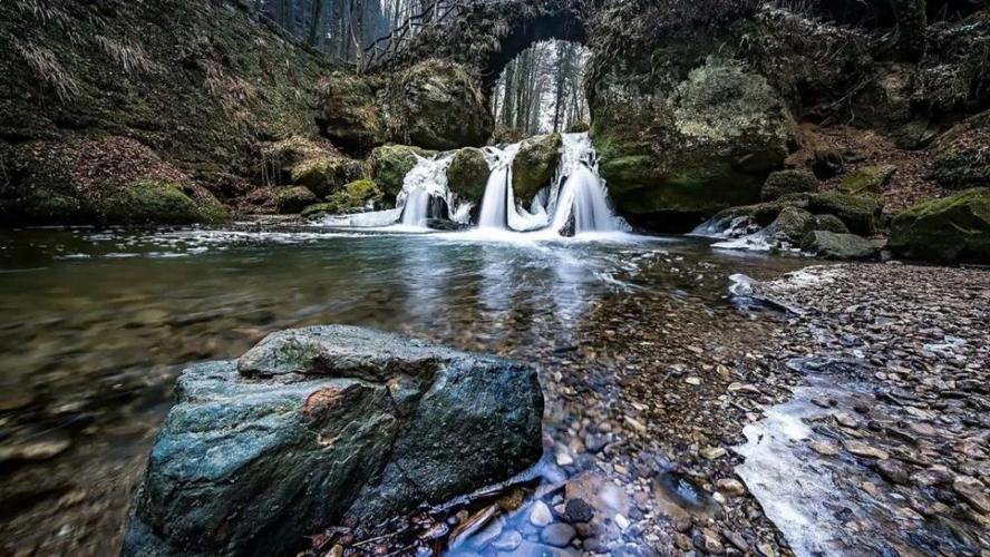 电脑桌面|静谧山间溪流唯美高清桌面壁纸