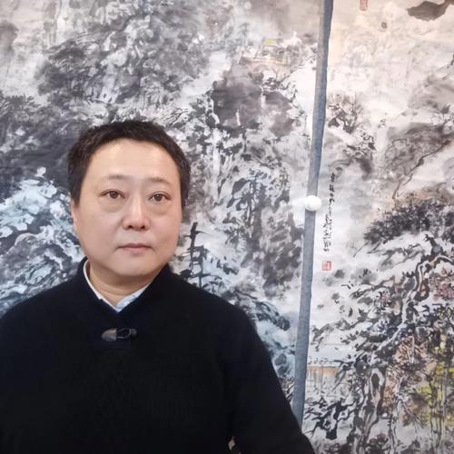 1972年生于天津,1996年毕业于天津工艺美院,喜欢中国传统文化,爱生活