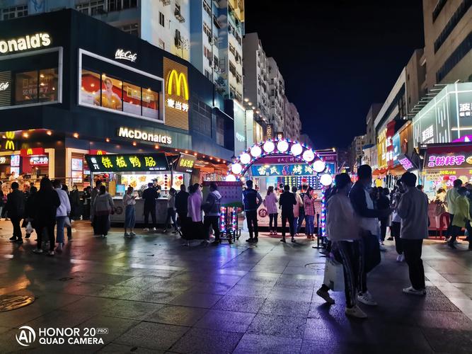 青岛台东步行街夜景