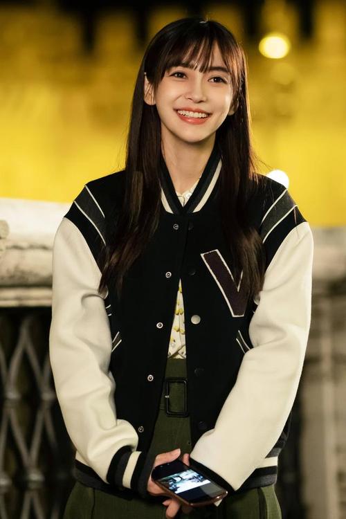 直男都爱黑长直?杨幂angelababy产后首选发型,初恋刘海清纯可人