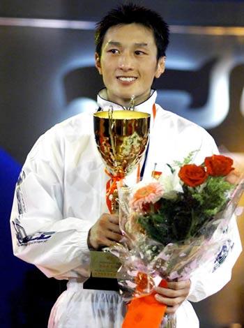首届世界杯武术散打赛 康永刚夺52公斤级冠军(图文)