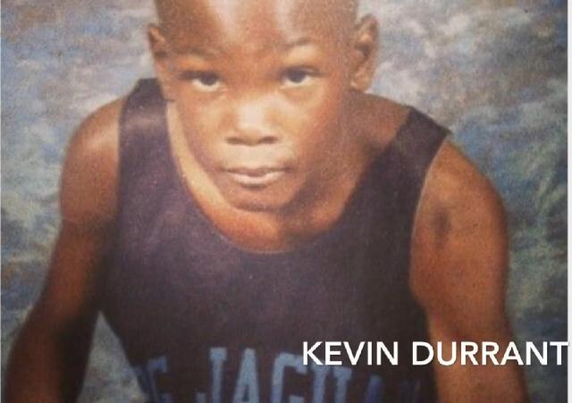 终于找到杜兰特驼背的原因了!从小养成的话习惯啊.