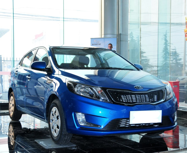 起亚k2 2011款三厢 1.4l mt top