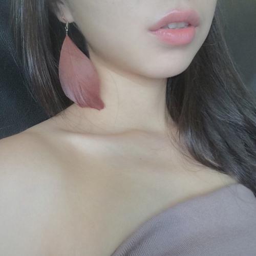 锁骨女生头像韩版