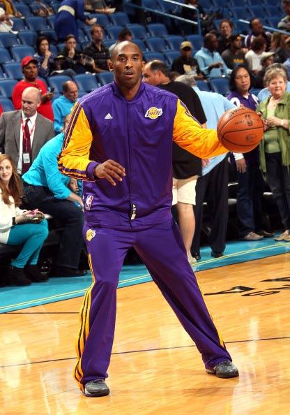 图文:[nba]湖人103-87黄蜂 做动作