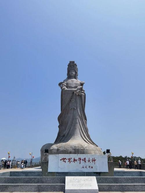 妈祖石像出游 快乐凤山妈祖石像景区01大家在抢着红包的欢乐中出发,3