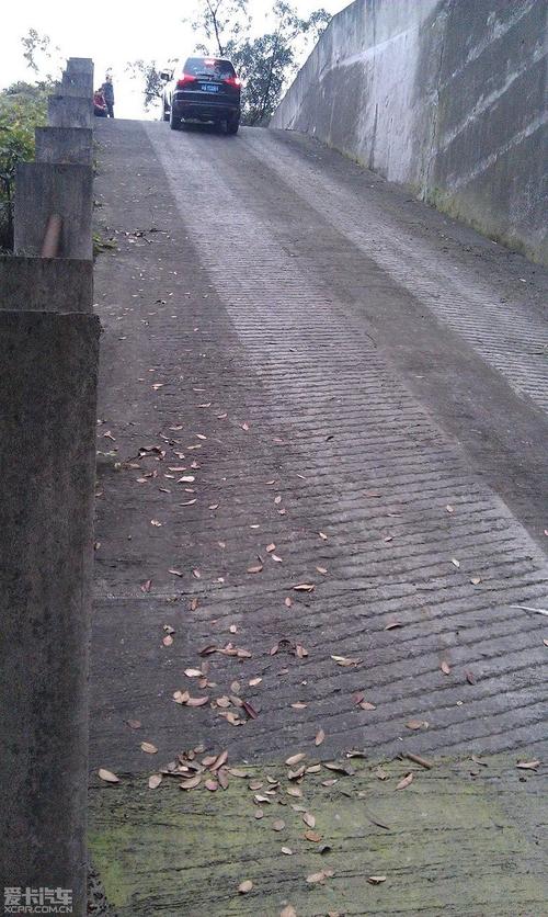 今天终于爬了30度的装甲车测试坡,有视频,在4楼哦