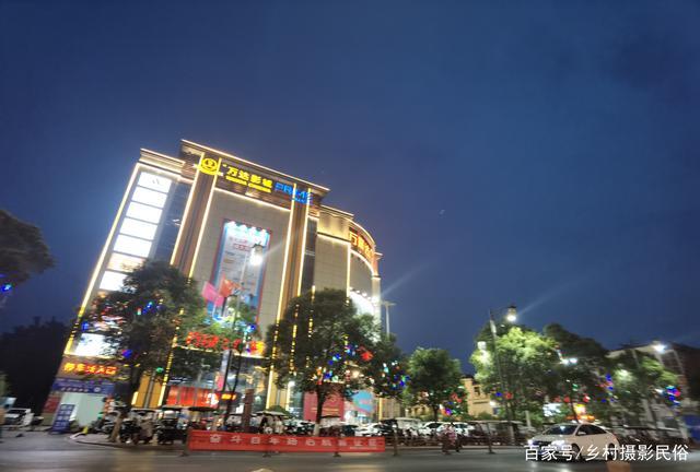 老子故里鹿邑,万顺达商贸中心,摄影:孙广合