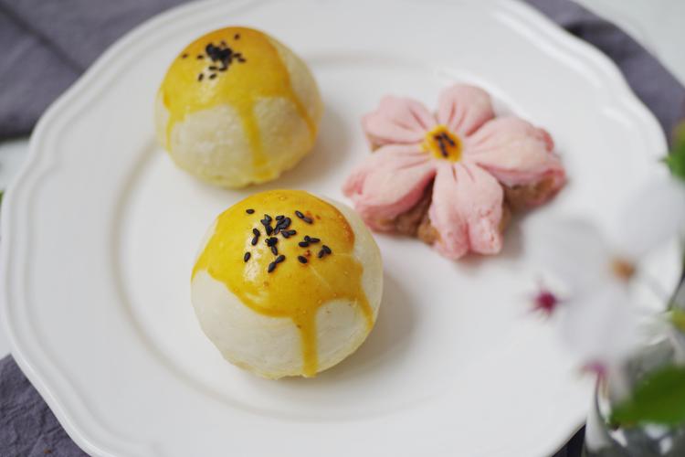 豆沙蛋黄酥的做法