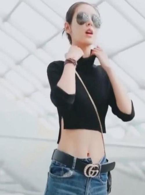 张予曦真厉害,穿露肚紧身衣尽显完美曲线