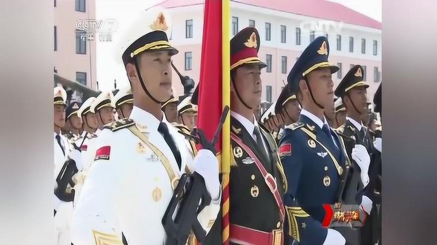 02:33   三军仪仗队:张洪杰三人组成的军旗组,张天龙和孙国祥,颜值真