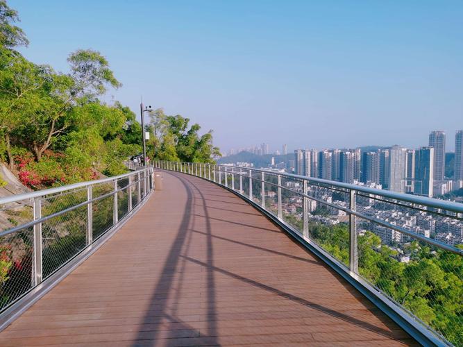 打卡珠海的新景点,板樟山栈道.登上栈道,山景豁然开朗