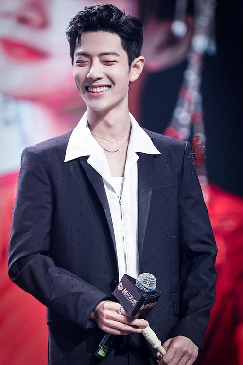 回应有人还记得肖战19年上了热搜的那个笑容么大家来看看