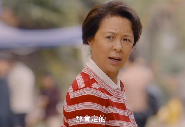 《李焕英》里她演贾玲妈妈,改革开放后银幕上首个穿泳装的就是她