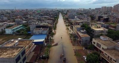 8月19日,临高县临城镇被淹,积水严重. □新华社照片