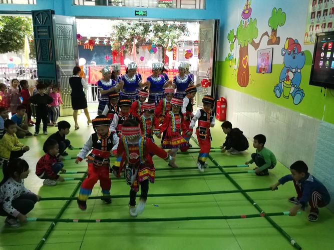 大拇指幼儿园"多彩三月三"活动