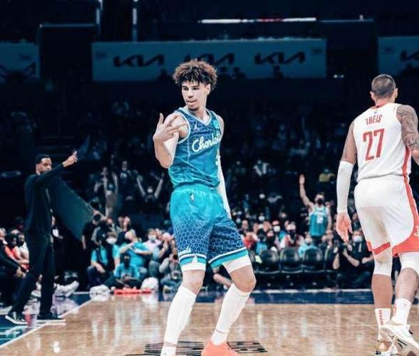 拉梅洛鲍尔令夏洛特黄蜂再次蜂鸣