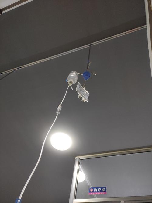 江湖救急求女生手的打针图片