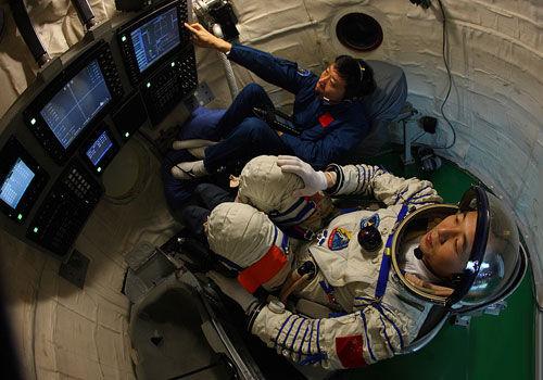 宇航员们是如何睡觉的