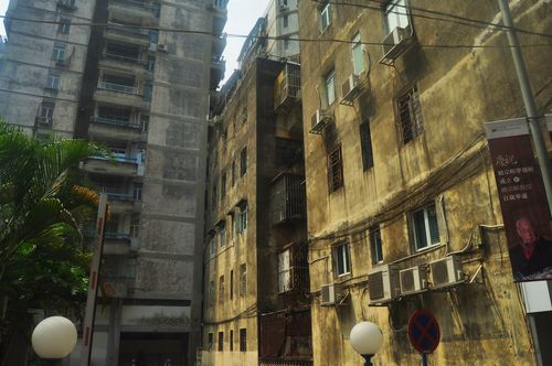 02.车拍澳门也有破旧的房子