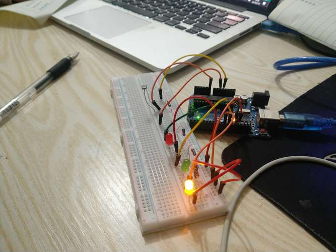 学生(郭镇豪) arduino作品-光亮指示器